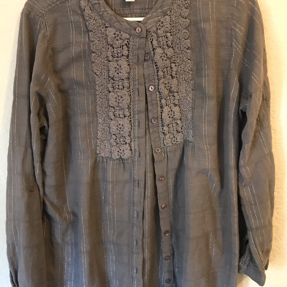 Long sleeve gray with silver point stripe